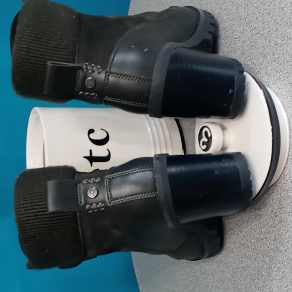 Ugg 👢 - Picture 2 of 8